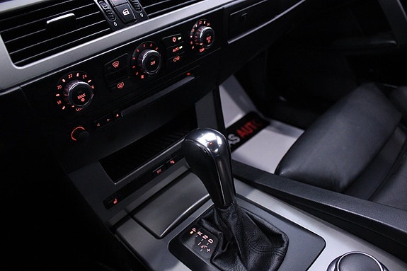 BMW 530i 25 of 29