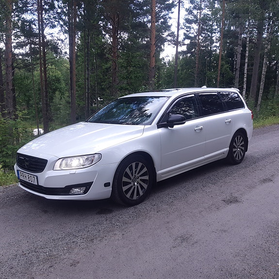 Volvo V70 2 of 5