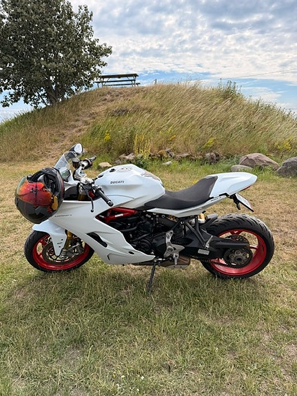 Ducati SuperSport S 2 of 5