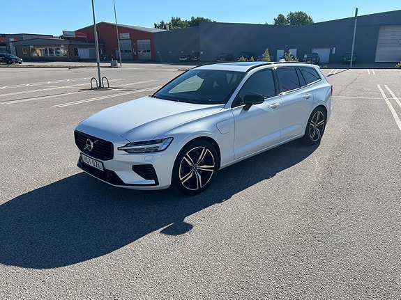 Volvo V60 2 of 5