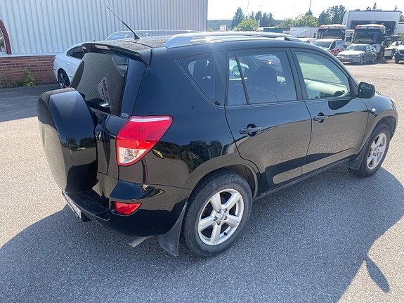 Toyota RAV4 5 of 5