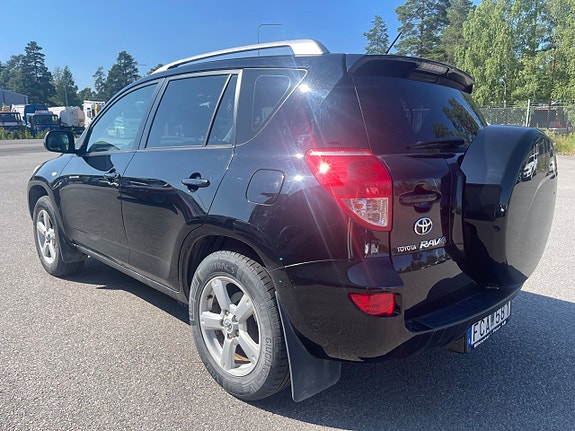 Toyota RAV4 4 of 5