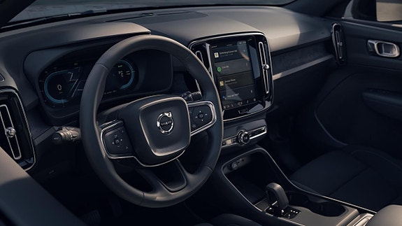 Volvo EX40 16 of 26