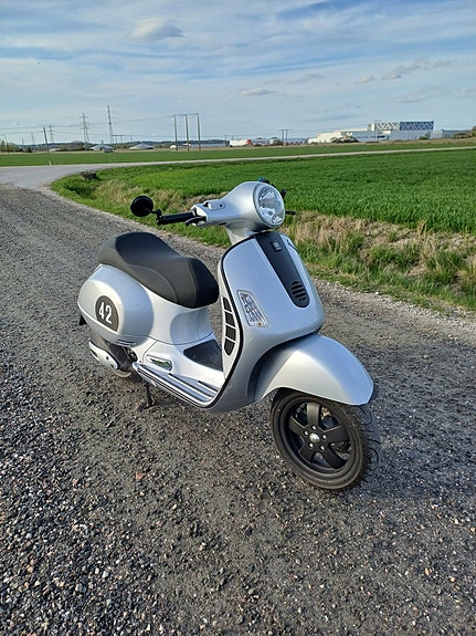 Vespa Gt200 L 2 of 5
