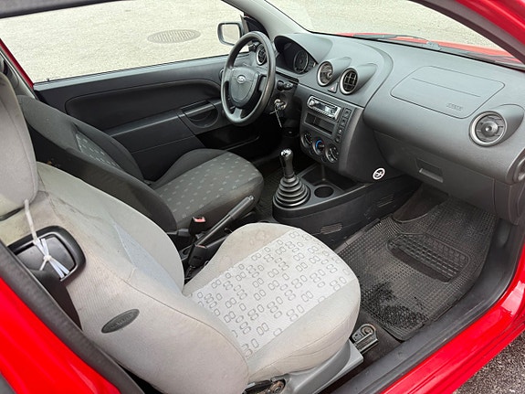 Ford Fiesta 4 of 5