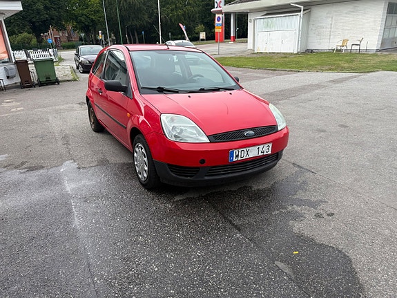 Ford Fiesta 2 of 5