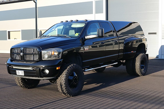 Dodge RAM 3500 2 of 5