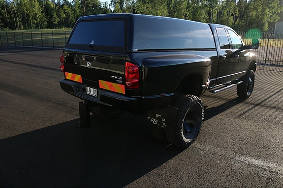 Dodge RAM 3500 4 of 5