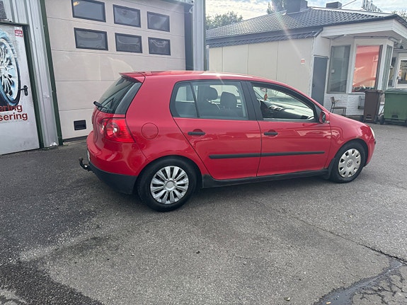 Volkswagen Golf V 3 of 7
