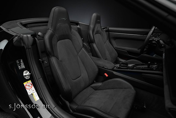 Porsche 911 Carrera GTS 21 of 30