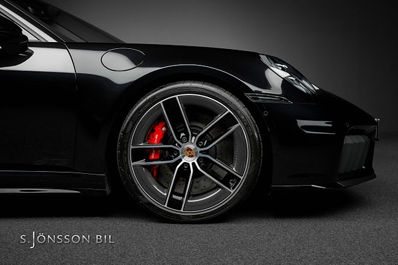 Porsche 911 Carrera GTS 12 of 30