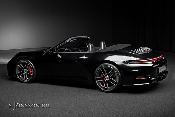 Porsche 911 Carrera GTS 7 of 30