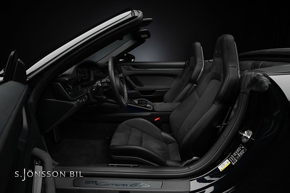 Porsche 911 Carrera GTS 17 of 30