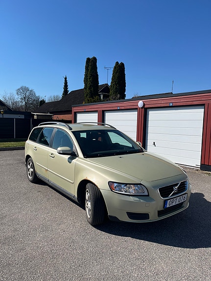 Volvo V50 2 of 5
