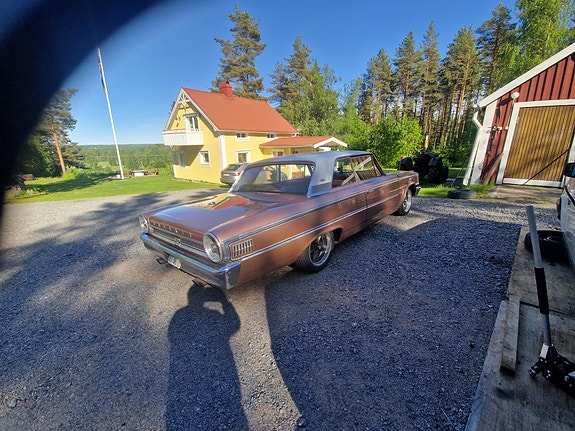 Ford Galaxie 3 of 5