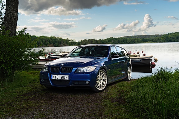 BMW 325i 2 of 11