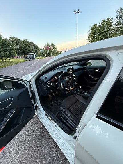 Mercedes-Benz A180 4 of 7