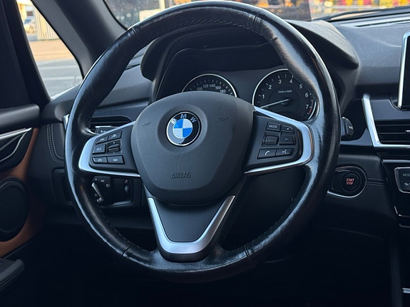 BMW 225xe 16 of 25