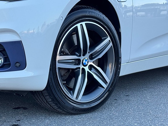 BMW 225xe 24 of 25