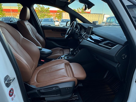 BMW 225xe 12 of 25