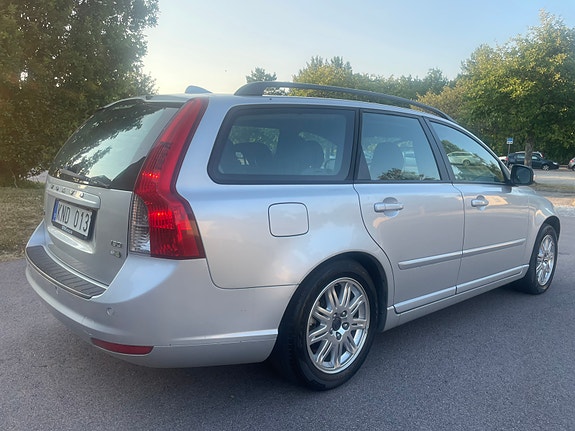 Volvo V50 4 of 5