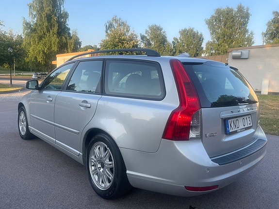 Volvo V50 3 of 5