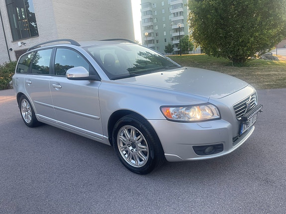 Volvo V50 2 of 5