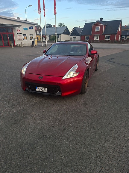 Nissan 370z 2 of 4