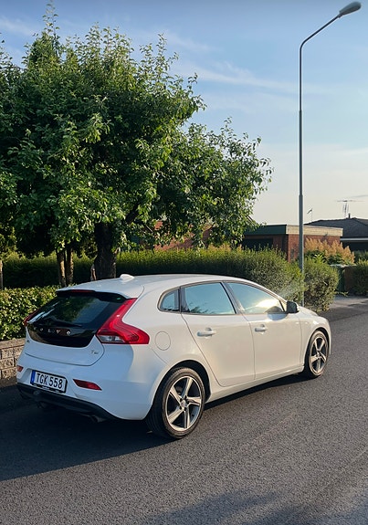 Volvo V40 2 of 5