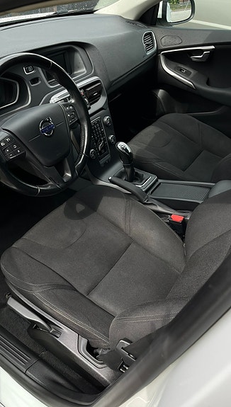 Volvo V40 3 of 5