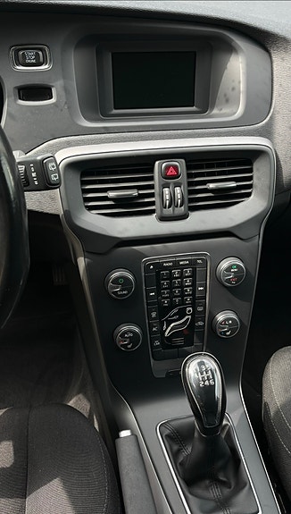 Volvo V40 4 of 5