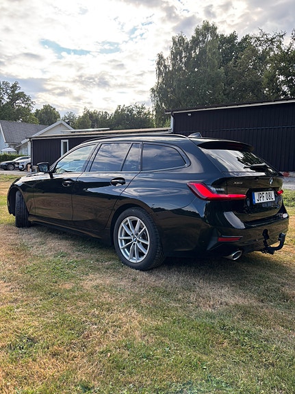 BMW 320d 3 of 7