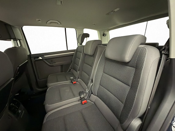 Volkswagen Touran 22 of 29