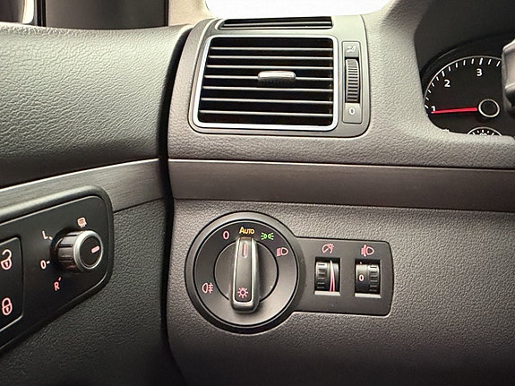 Volkswagen Touran 21 of 29