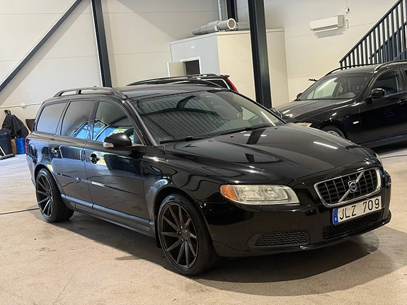 Volvo V70 2 of 6