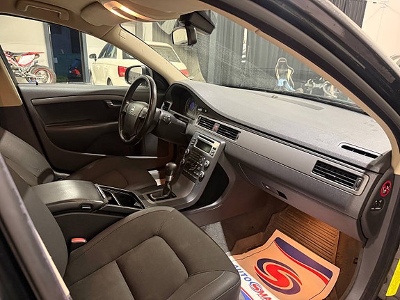Volvo V70 5 of 6