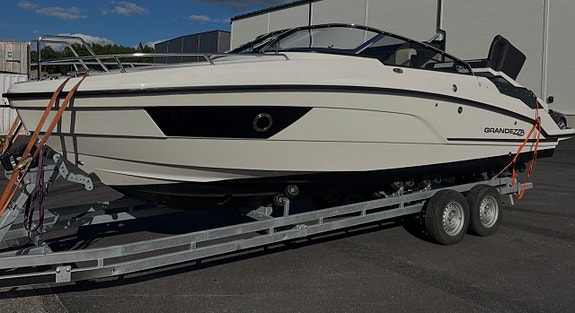 Grandezza 25S / MerCruiser 350 hk / 2019 / Vi tar inbyte 3 of 5