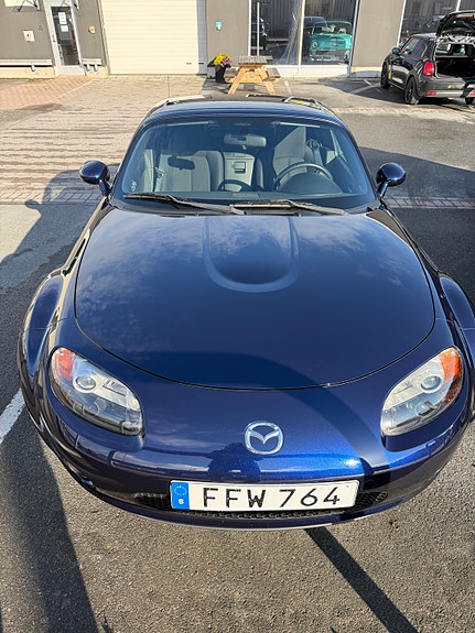Mazda MX-5 4 of 5