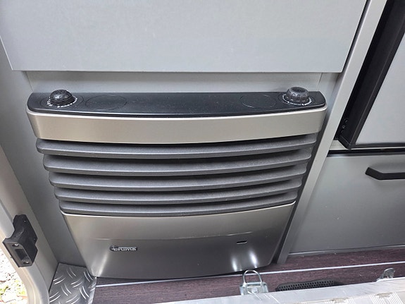 Knaus W05 480 QL Sport & Fun Black Edition 2022 | Solceller | Inverter Specialanpassad med lastramp för MC/rullstol 19 of 20