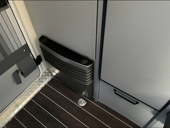 Knaus W05 480 QL Sport & Fun Black Edition 2022 | Solceller | Inverter Specialanpassad med lastramp för MC/rullstol 10 of 20