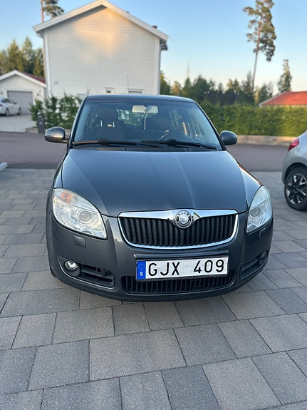 Skoda Fabia 2 of 5