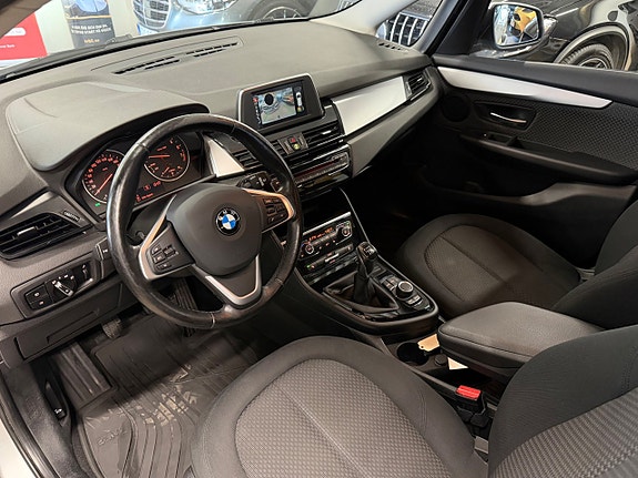 BMW 218i 6 of 20