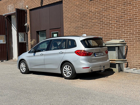 BMW 218i 3 of 5
