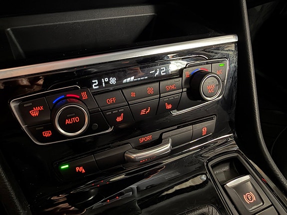BMW 218i 16 of 20