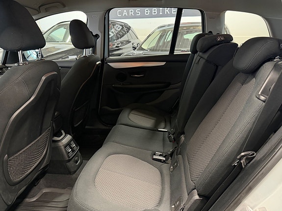 BMW 218i 9 of 20