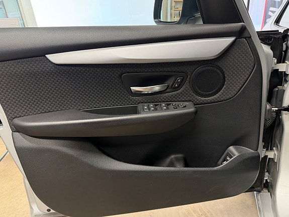 BMW 218i 8 of 20