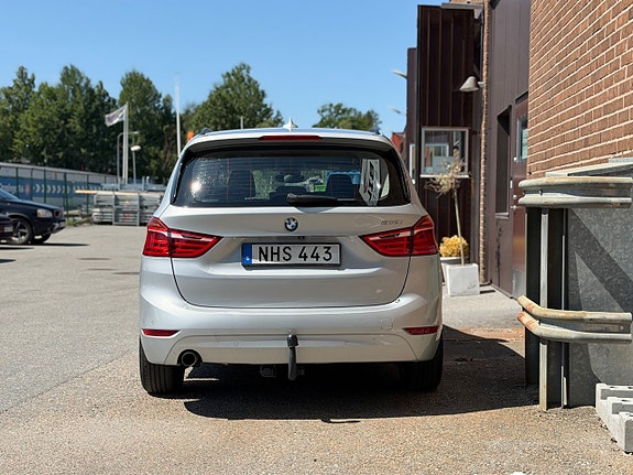 BMW 218i 4 of 5