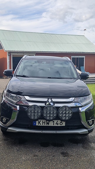 Mitsubishi Outlander 2 of 5