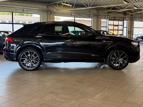 Audi Q8 5 of 27