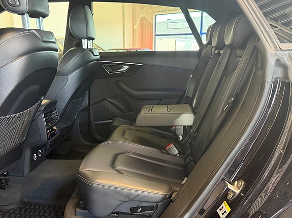 Audi Q8 11 of 27